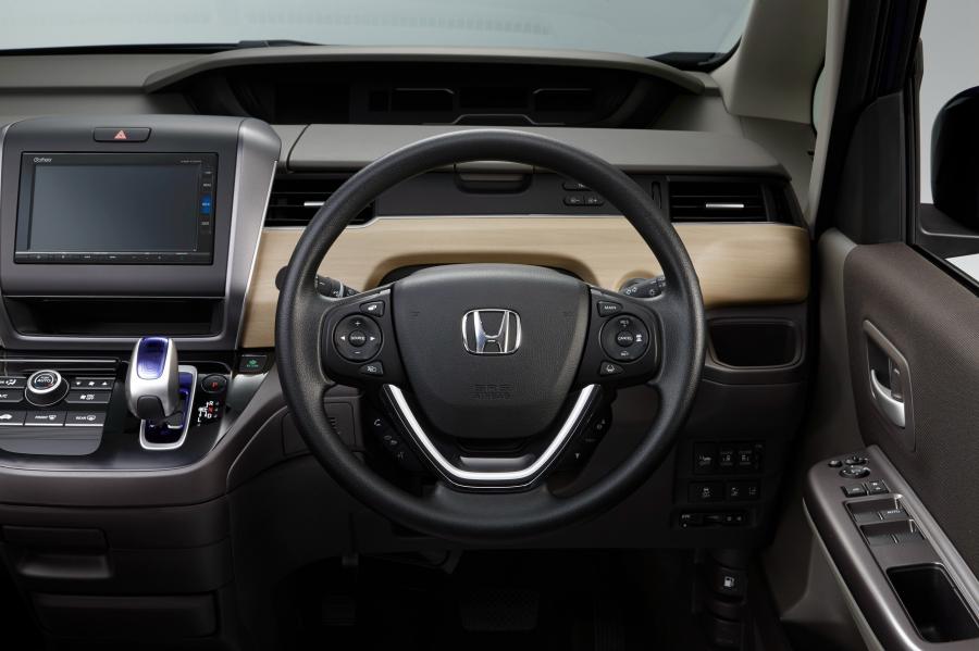 Панель приборов Honda Freed+ Hybrid 2016 года  (фото 6 из 22)